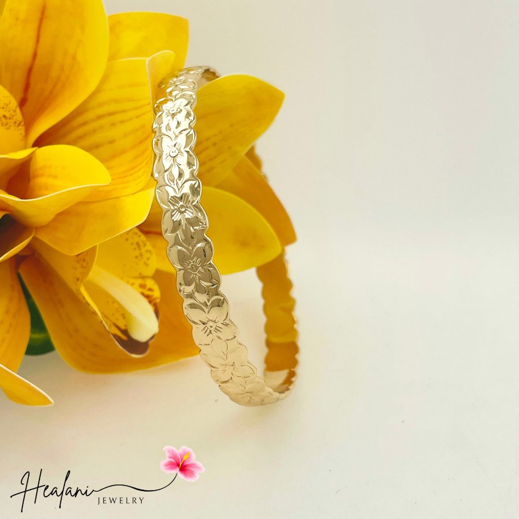 10mm Gold Traditional Oval Hawaiian Plumeria Bracelet